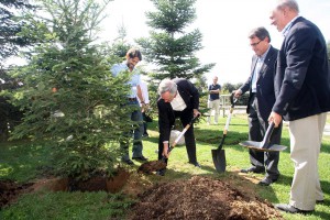 1280px-Flickr_-_Convergència_Democràtica_de_Catalunya_-_Artur_Mas,_Oriol_Pujol,_Xavier_Trias_i_Robert_Fauria_planten_un_avet